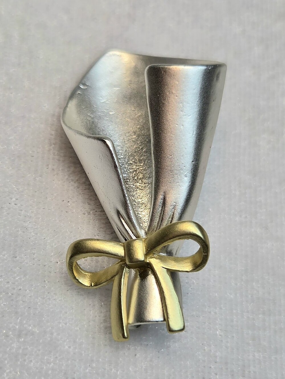 New Two-tone Wearable Flower Bouquet Vase Brooch / Pin